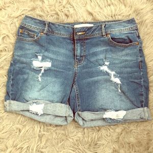 Ripped mid thigh denim shorts